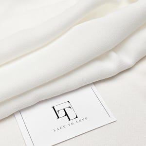 Hochwertiger, matter Bubble-Crêpe-Stoff für Kleiderherstellung in Elfenbein