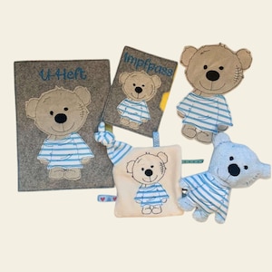 Stickdatei Teddy Bär, Boy, Schnullertuch, Doodle Applikation, Kuscheltier, Impfpass U-Heft Hülle, Geschenkset zur Geburt In the Hoop Set 755