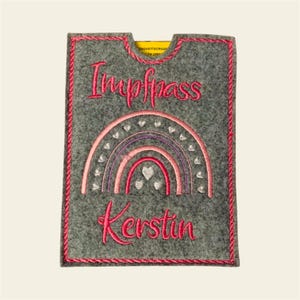 Stickdatei Impfpass In the Hoop Regenbogen Arzt Impfen 625/3 Maschinenstickerei