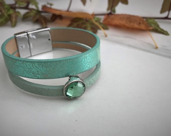 Bracelet en similicuir végétalien vert avec fermoir aimanté en acier inoxydable