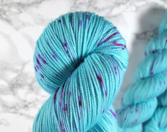 hand dyed 3ply merino yarn, 100g, 400m, indie dyed yarn, merino superwash, fingering weight, base price 170EUR/kg