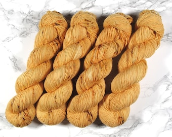 Merino Singles handgefärbt, handgefärbte Wolle, Singlegarn, 366m, 100g, handgefärbtes Garn, Grundpreis 190EUR/kg