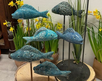 Ręcznie robiony ceramiczny palik ogrodowy w kształcie ryby | Odporna na warunki atmosferyczne dekoracja do oczka wodnego | Patyk do kwiatów w kształcie ryby, 21 cm | 7 modeli do ogrodu i oczka wodnego