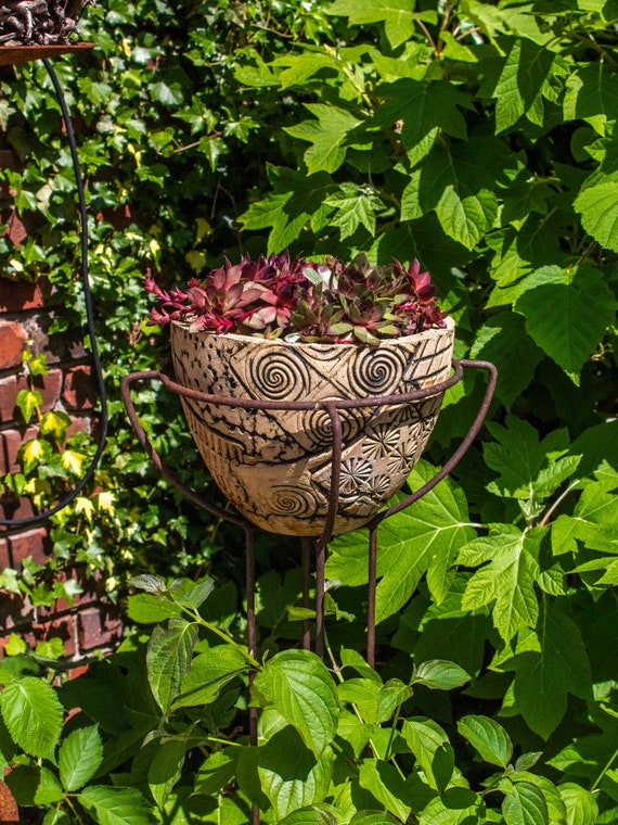 Handgefertigter Keramiktopf | Frostsicher & Wetterfest | Ideal für Garten Sukkulenten | Unikat aus Ton 19x26 cm