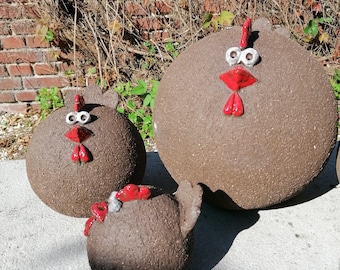 Keramische kippenset (3 stuks), handgemaakt, uniek – weer- en vorstbestendige tuindecoratie, kippenbeeldjes