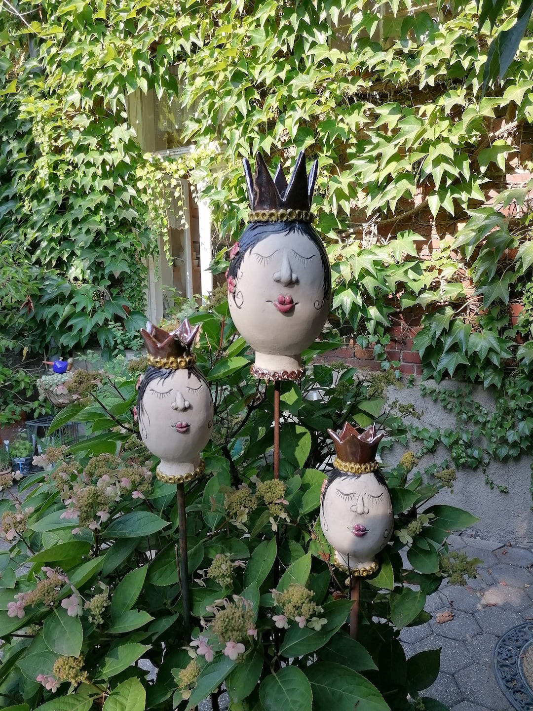 Keramik Kopf Königin handgemacht Unikat – wetter- & frostsicher, Gartendeko auf Stange oder Tisch, 30 cm
