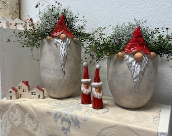 Ensemble de 2 vases en céramique en pot à la main Décoration de Noël Gnome Cadeau Décoration de table Décoration de fenêtre unique fait à la main Père Noël rouge