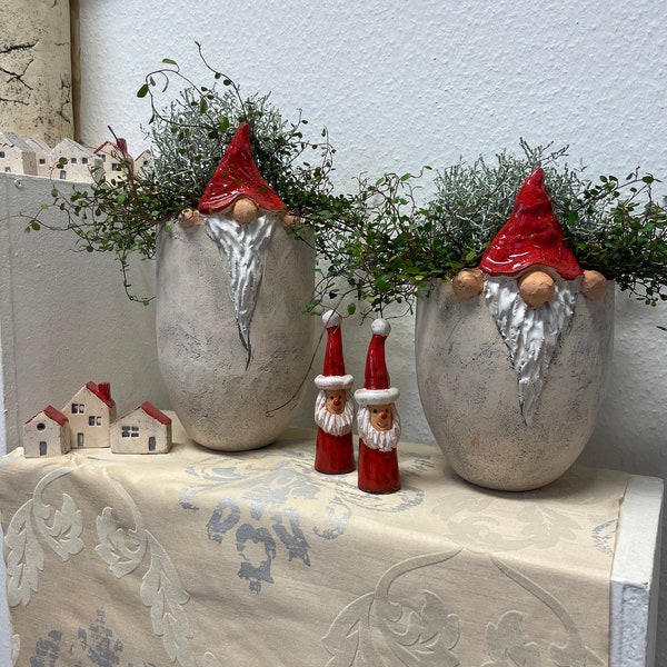 Ensemble de 2 vases en céramique en pot à la main Décoration de Noël Gnome Cadeau Décoration de table Décoration de fenêtre unique fait à la main Père Noël rouge