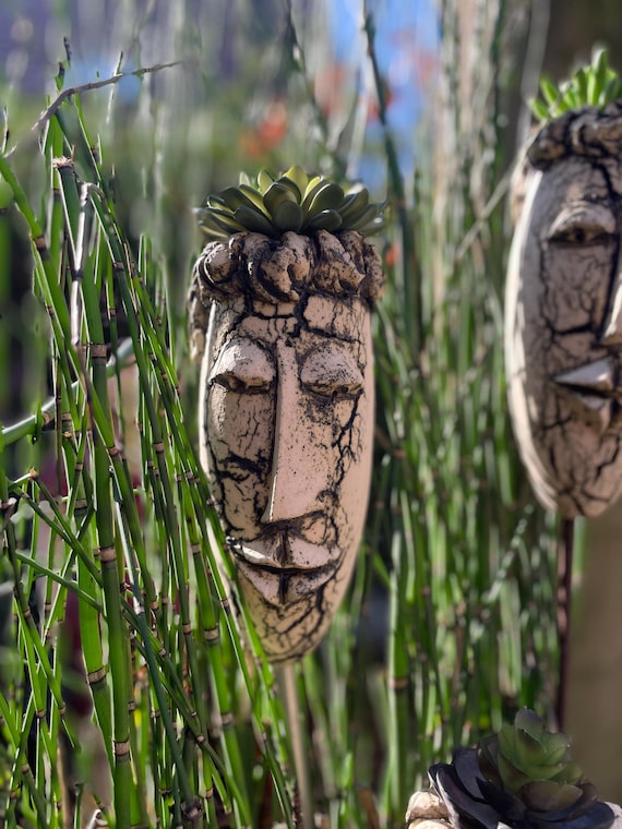 Sukkulententopf Keramik handgefertigt | beplanzbarer Kopf Gartenstecker |  frostfest | Pflanztopf fr Garten & Balkon - Etsy.de