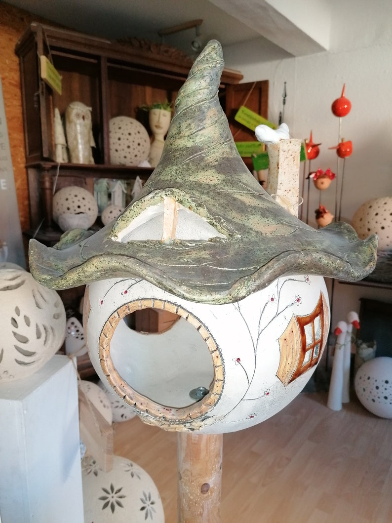 Comedero para pájaros hecho a mano: una divertida casita para pájaros resistente a las heladas en 3 tamaños, un artículo único para amantes de la jardinería y los animales. Größe L