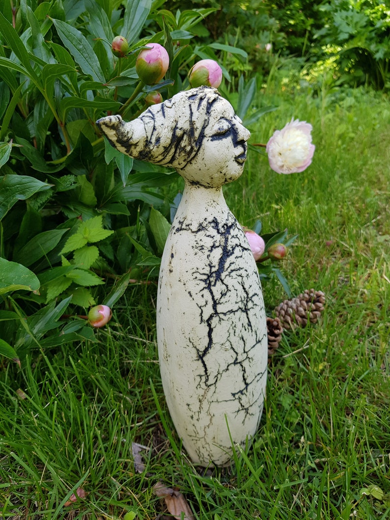 GARTENFEE Haare nach links Gartenkeramik Keramik Dekoration für Garten Gartendeko Bild 4