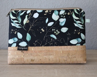 Cotton/cork toiletry bag with inner compartment