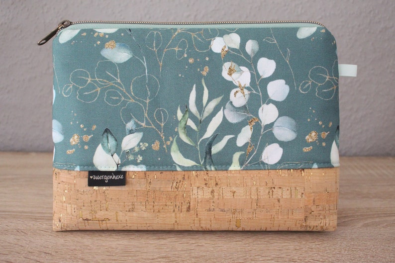 Cotton/cork toiletry bag with inner compartment image 1