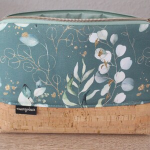 Cotton/cork toiletry bag with inner compartment image 3