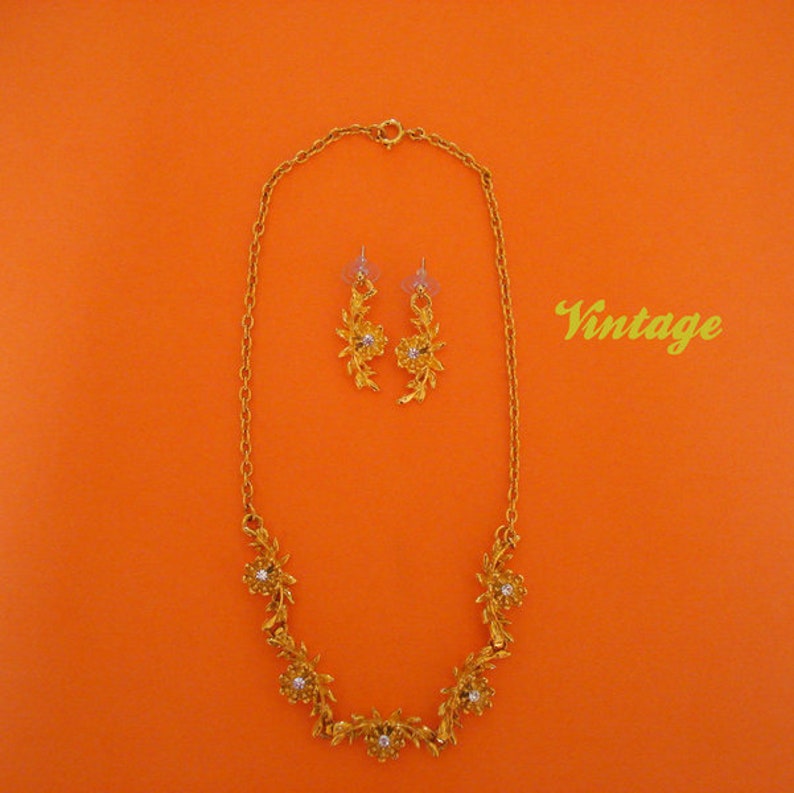Vtg Gold Necklace And Earrings 1980 image 1