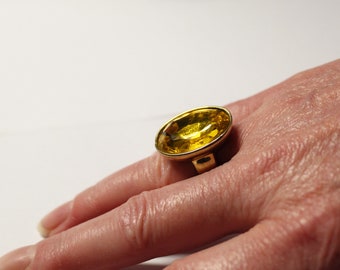 Stupendo Anello in oro riempito con gemma di Citrine