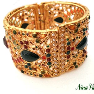 Great Vintage Bracelet In Gold And Gems image 3