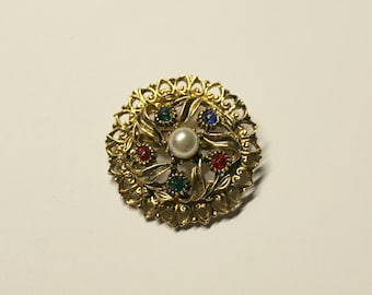 Brooch with pearl