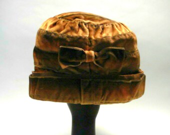 Thin velvet hat handmade  with bow 1940