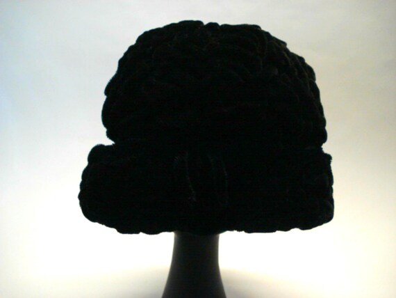 Vintage cap in black velvet like Astrakan 1960s  - image 5