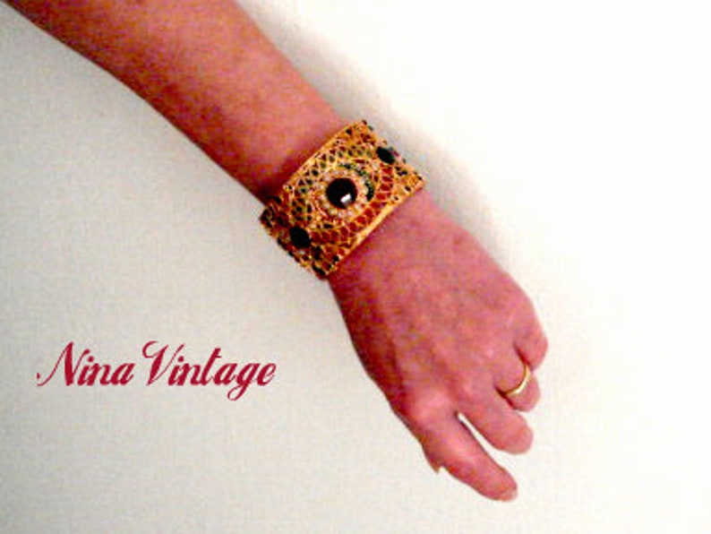 Great Vintage Bracelet In Gold And Gems image 1