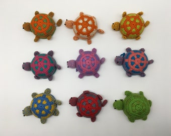 Umhäkeltes Maßband Schildkröte Motiv, Rollmaßband Schildkröte, gehäkelter Schlüsselanhänger, süßes Geschenk für Kinder und kreative Leute