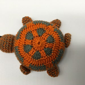 Umhäkeltes Maßband Schildkröte Motiv, Rollmaßband Schildkröte, gehäkelter Schlüsselanhänger, süßes Geschenk für Kinder und kreative Leute Bild 10