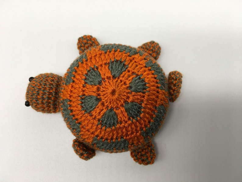 Crochet tape measure turtle motif, tape measure turtle, crochet keychain, cute gift for children and creative people Muster 18