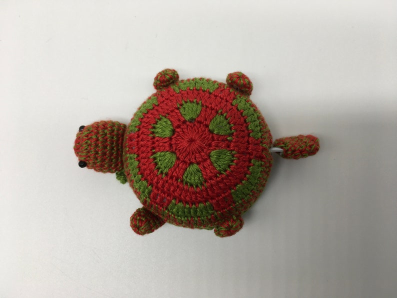 Crochet tape measure turtle motif, tape measure turtle, crochet keychain, cute gift for children and creative people Muster 17