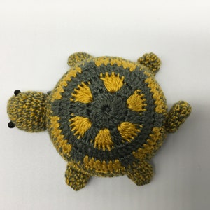 Crochet tape measure turtle motif, tape measure turtle, crochet keychain, cute gift for children and creative people Muster 12