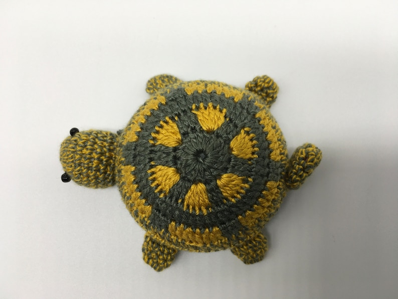 Crochet tape measure turtle motif, tape measure turtle, crochet keychain, cute gift for children and creative people Muster 12
