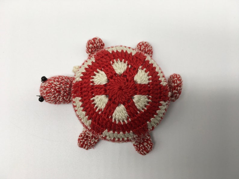 Crochet tape measure turtle motif, tape measure turtle, crochet keychain, cute gift for children and creative people Muster 16