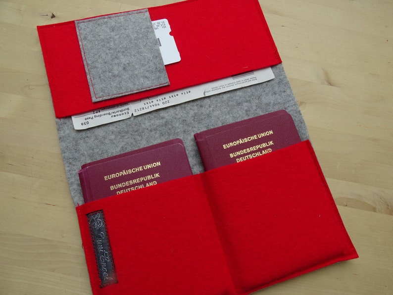 Familien-Reise-Etui Papierflieger Reisepasshülle aus Wollfilz personalisierbar Bild 4