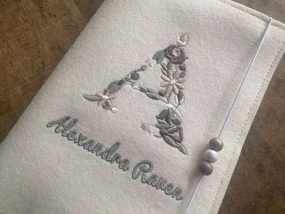 U-book cover made of felt - personalized - flower monogram - free choice of color!