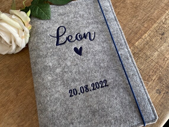 U-book cover - heart with name - U-book cover made of wool felt embroidered, free choice of color