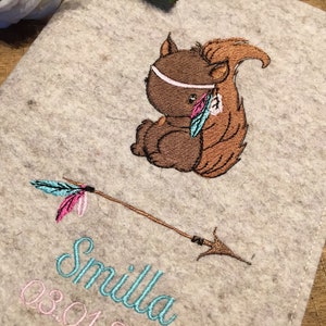 U Heft-Hülle aus Wollfilz mit Namen -süßes Eichhörnchen, U-Hefthülle, Umschlag für Untersuchungsheft, Squirrel