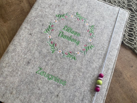 Certificate folder for girls made of wool felt - flower wreath - colors freely selectable - folder for certificates, gift for school enrollment, flower wreath, flowers