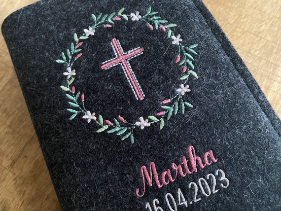 Hymnal cover made of wool felt - flower wreath, cross - felt cover, cover for hymnal for communion, leaf wreath - old pink