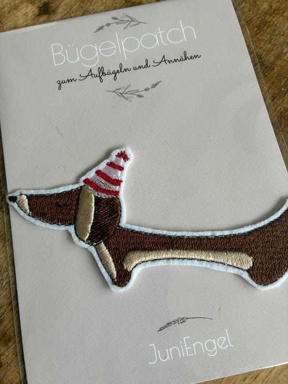 Iron-on Dachshund Patch, Embroidered Patch for Children & Adults, Patch for Dog Lovers, Iron-on Dachshund Design