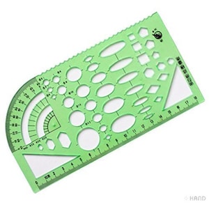 Puede incluir: Plantilla de dibujo de plástico verde con varias formas geométricas, incluyendo círculos, óvalos y polígonos. Cuenta con una regla con marcas en centímetros y un transportador. Diseñada para dibujo técnico y diseño.