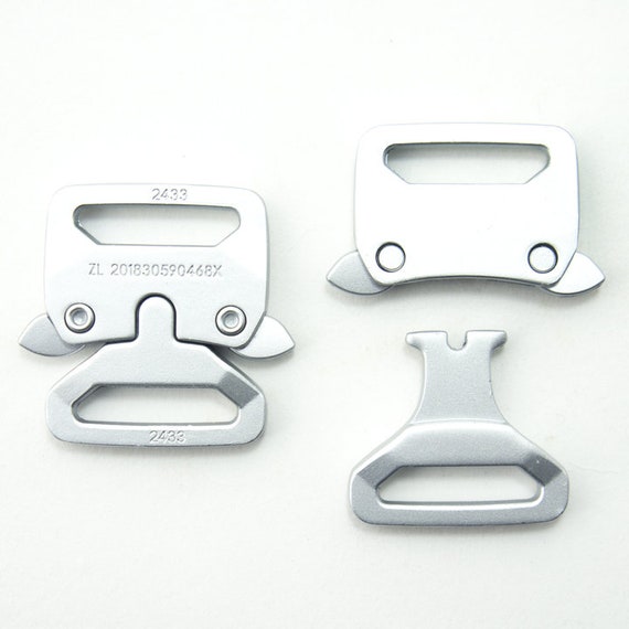 E2433 Set of 2 Brushed Silver Tone Metal Strap Buckles Clip