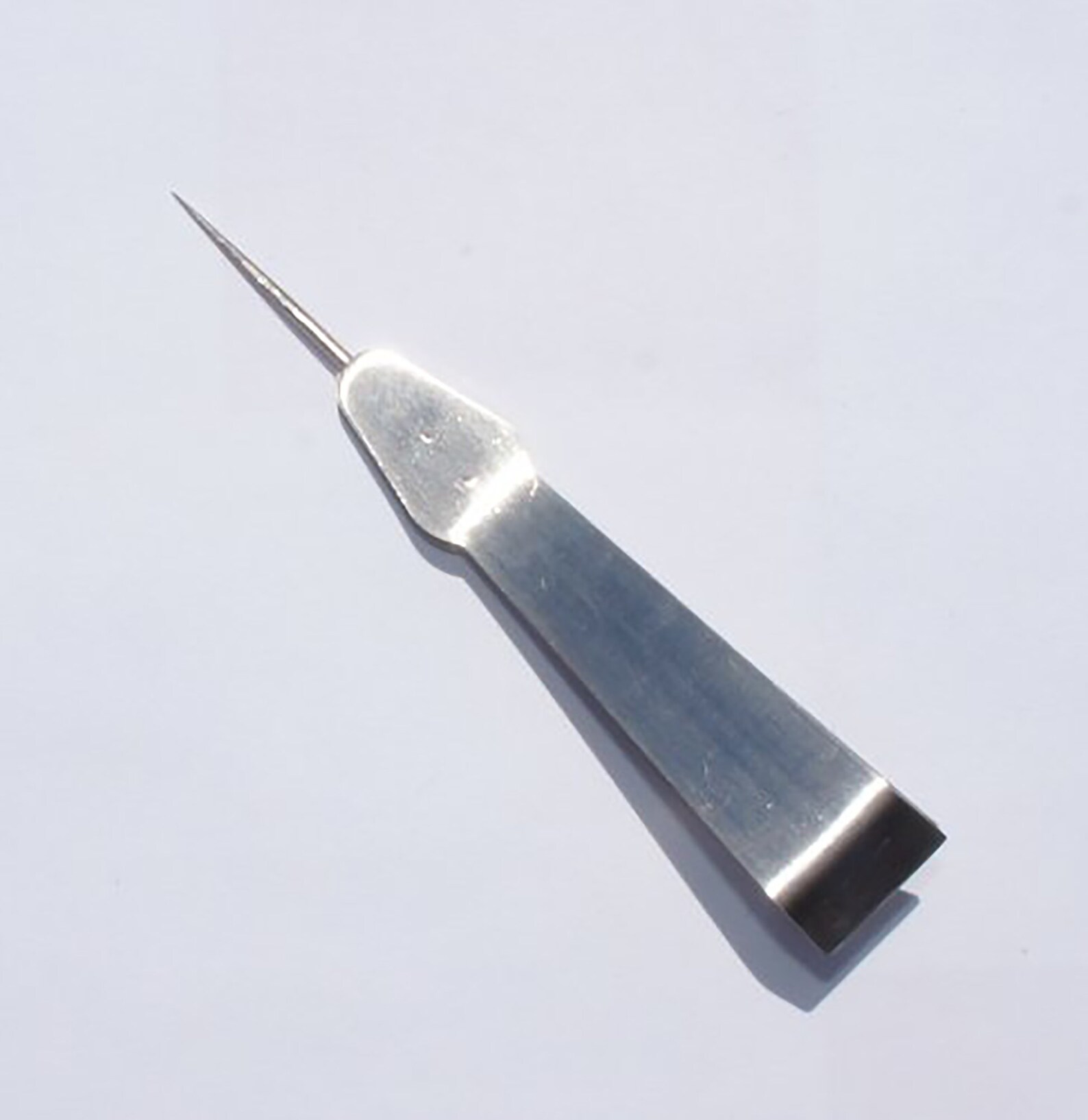 thumbnail interactive-video image 1 of Multi-functional Fabric Picker/tweezers & Awl In One 12cm, 5 Inch 1 of 14