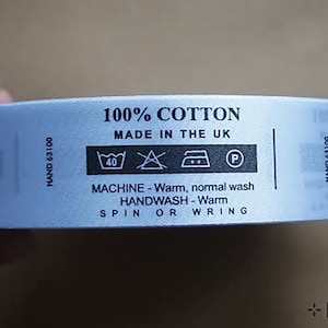 Fabric Printed Wash Care Labels 100% Cotton, 40 Degree, DO NOT Bleach, 2 Dots Iron, Tumble Dry, 25mmWx61mmL, Roll of 2000 Labels