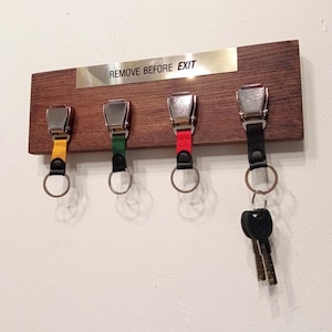 Key Rack Remove before exit, Key Holder for Wall, Key Hook, Key Organizer, Keychain with plane, Keychain airplane,Pilot Gift, Key Holder