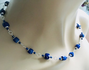 Lapis lazuliperlen comme collier à un prix spécial en vente