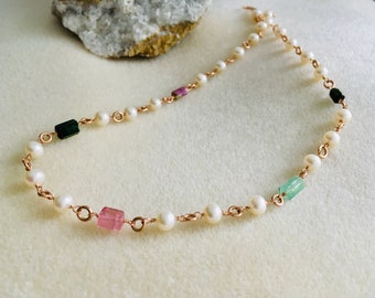 Perles Tourmaline/Akoya comme collier à un prix spécial en vente