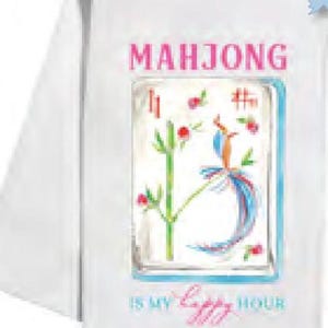 Könnte beinhalten: Weißes Kunstwerk zum Thema Mahjong mit dem Wort "MAHJONG" in rosa Blockbuchstaben. Das Kunstwerk zeigt eine farbenfrohe Illustration eines Vogels und Bambus. Der Satz "IS MY HAPPY HOUR" ist in rosa Schrift geschrieben.