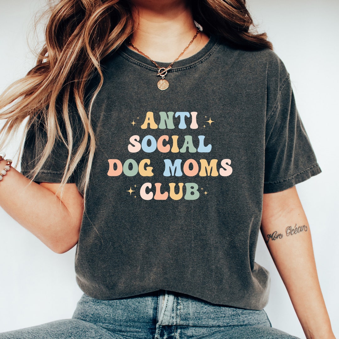 DOG MOM SOCIAL CLUB OVERSIZED GRAPHIC TEE