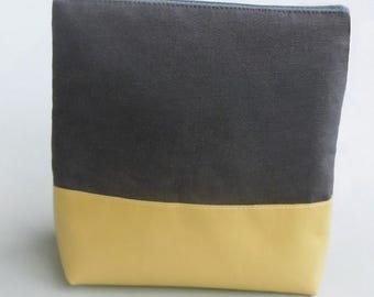 große Kosmetiktasche grau mit Leder mais-gelb     | Kos02