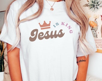 Christian Shirt Jesus Is King Shirt Comfort Colors Oversized Christian Shirt for Women Bible Verse Retro Christian T-Shirt Love Like Jesus